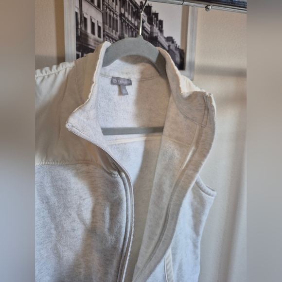 T By Talbots White Sleeveless Zip-Up Vest - Picture 6 of 6